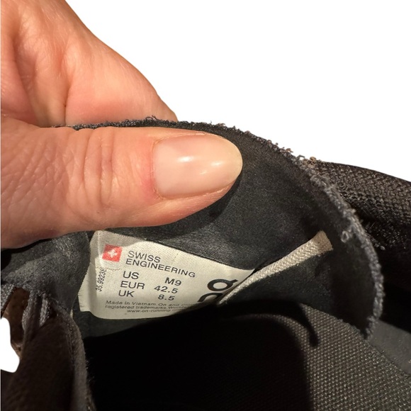 Men’s ON Cloudflow running shoes grey/black size 9. Worn - Picture 8 of 10